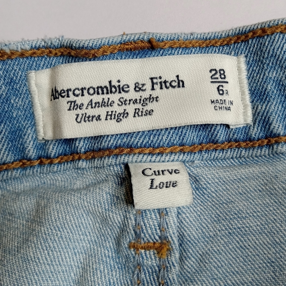 Abercrombie & Fitch Curve Love The Ankle Straight Ultra High Rise Jeans - Picture 9 of 10
